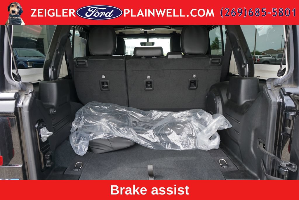 Used 2023 Jeep Wrangler Unlimited Sahara w/ Cold Weather Group AWD/4WD image 10