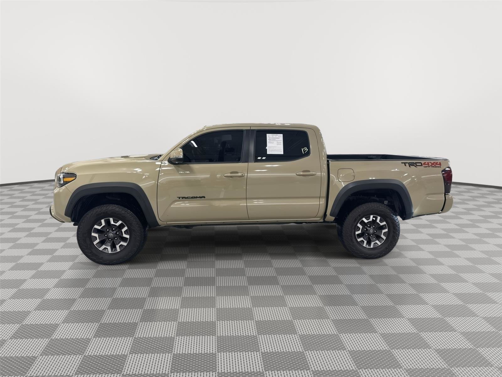 Used 2018 Toyota Tacoma TRD Off-Road w/ Technology Package AWD/4WD image 5