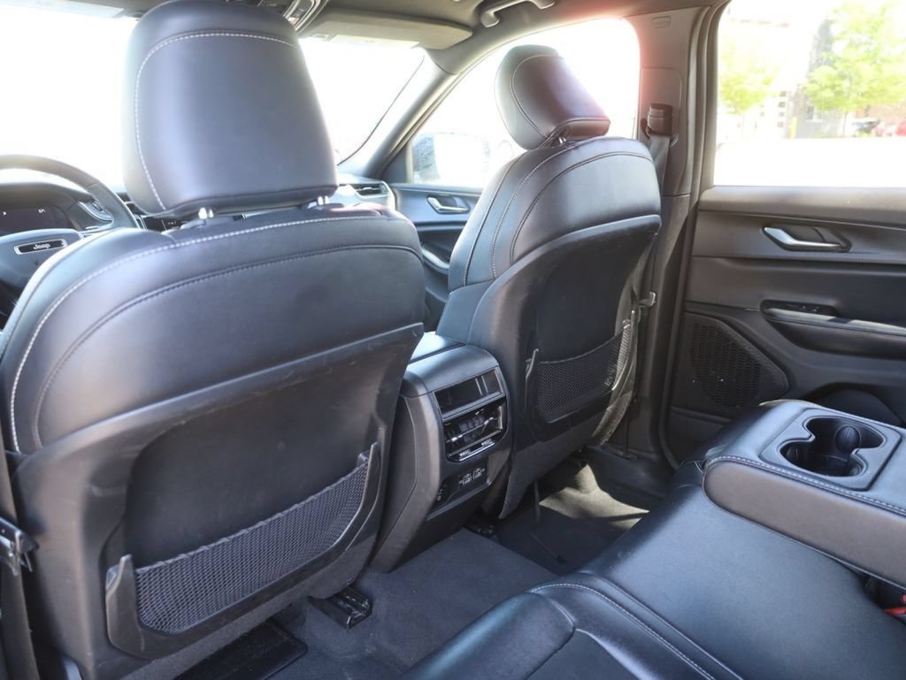 Used 2024 Jeep Grand Cherokee Altitude AWD/4WD image 18