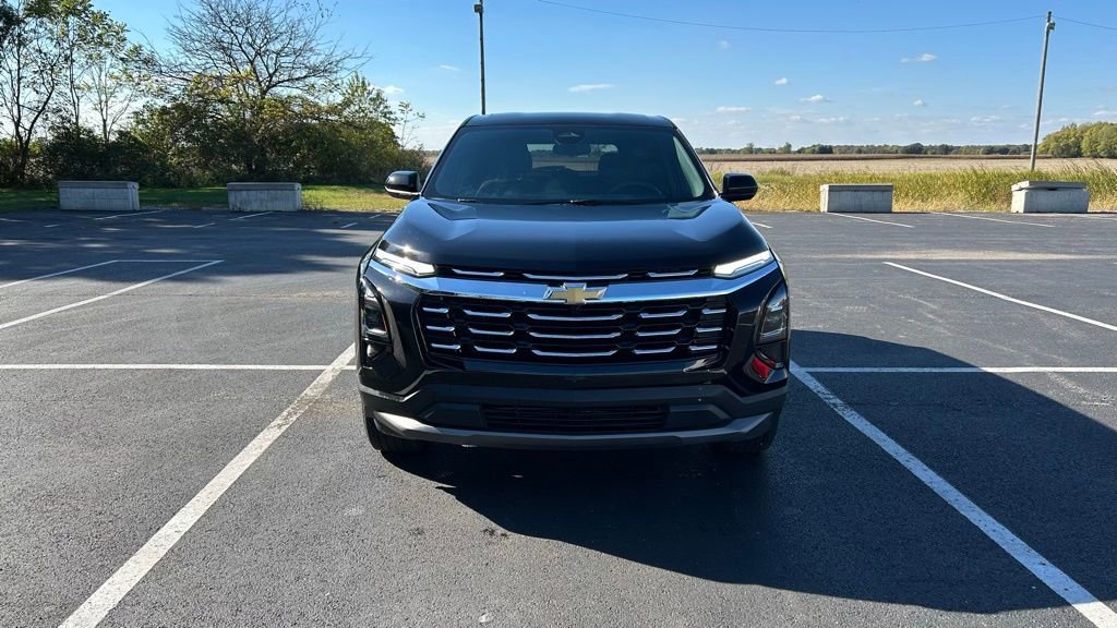 Used 2025 Chevrolet Equinox LT image 2