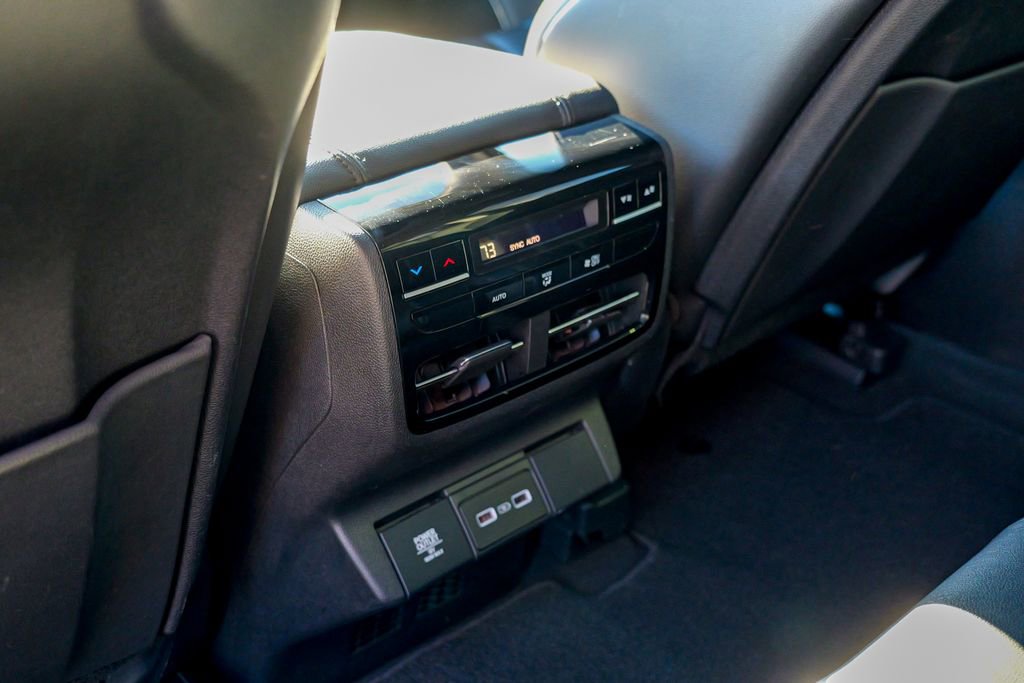 Used 2023 Acura MDX SH-AWD image 30