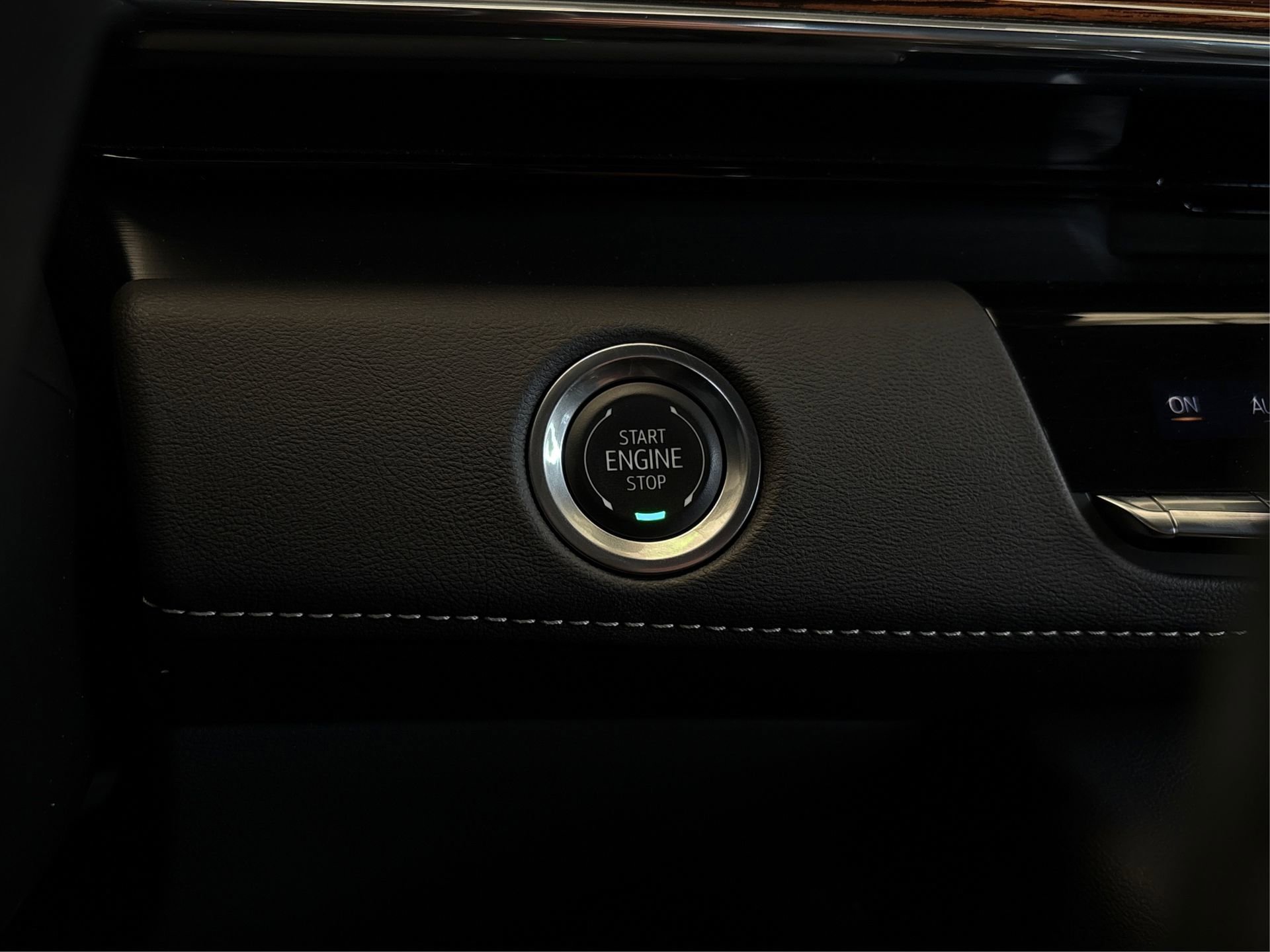 Certified 2024 Cadillac Escalade ESV Premium Luxury image 29