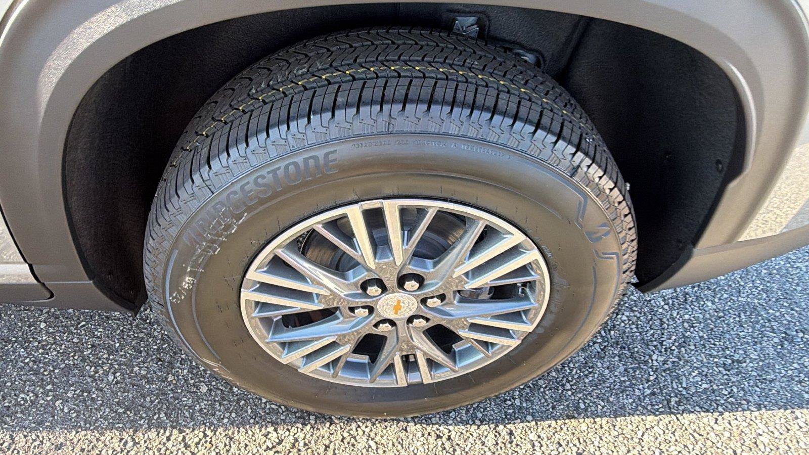 New 2027 Chevrolet Traverse LT FWD image 11