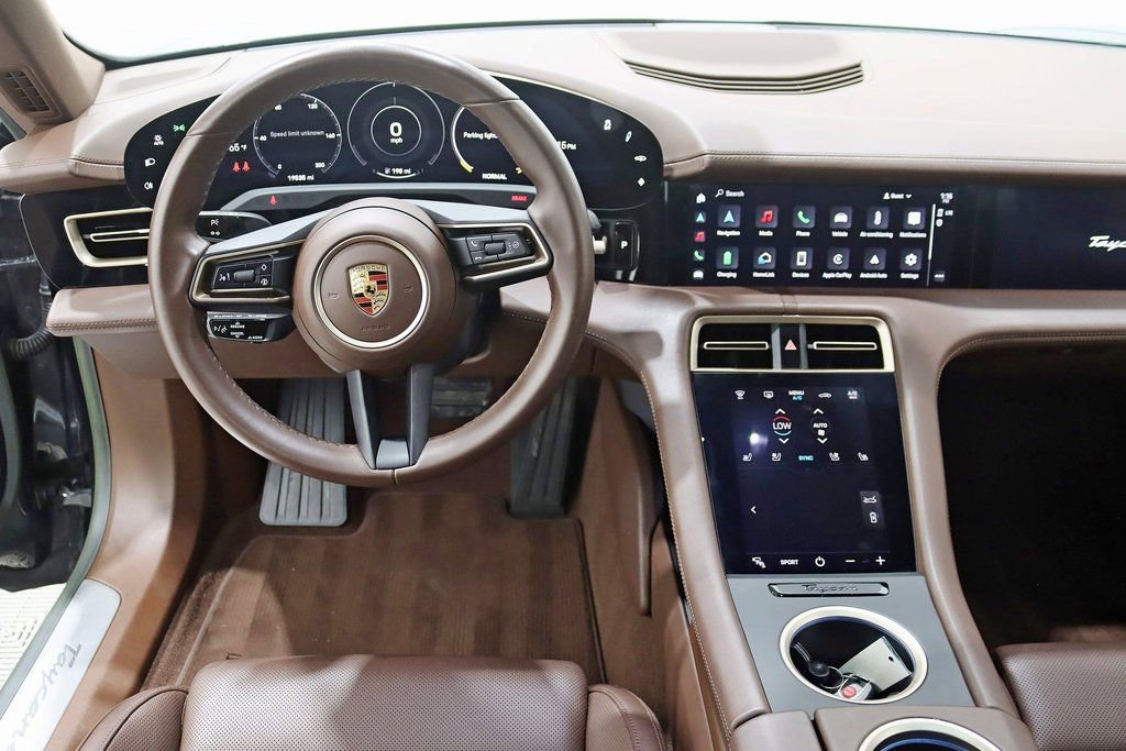 Used 2022 Porsche Taycan 4S image 15