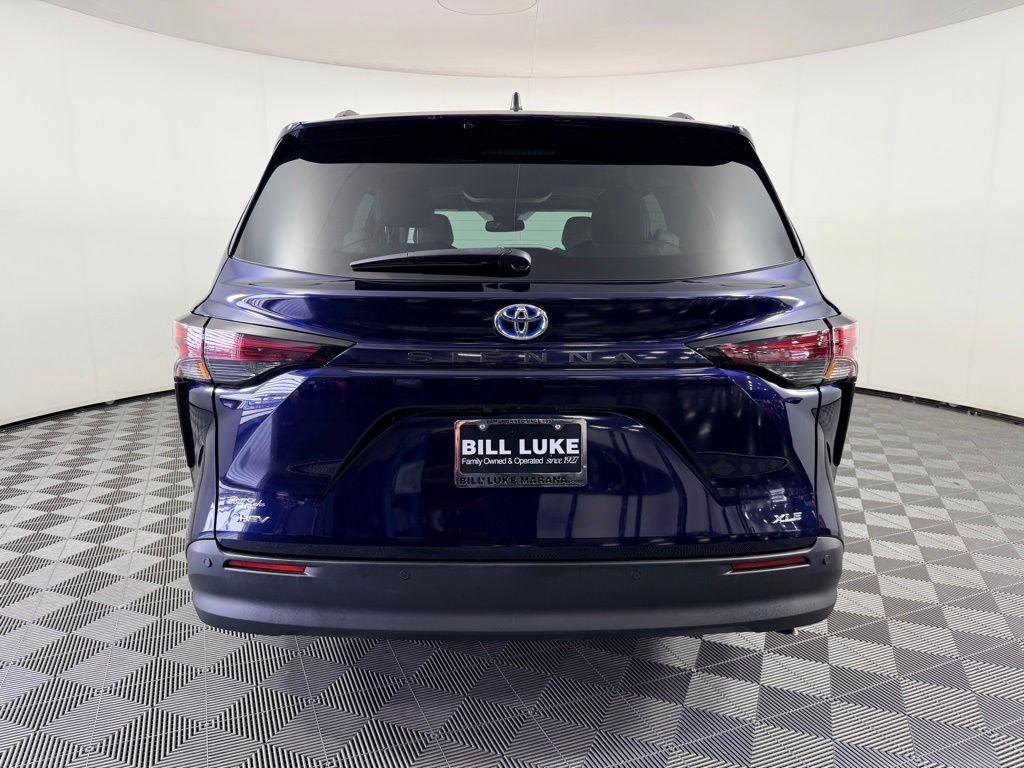 Used 2025 Toyota Sienna XLE w/ XLE Plus Package FWD image 8