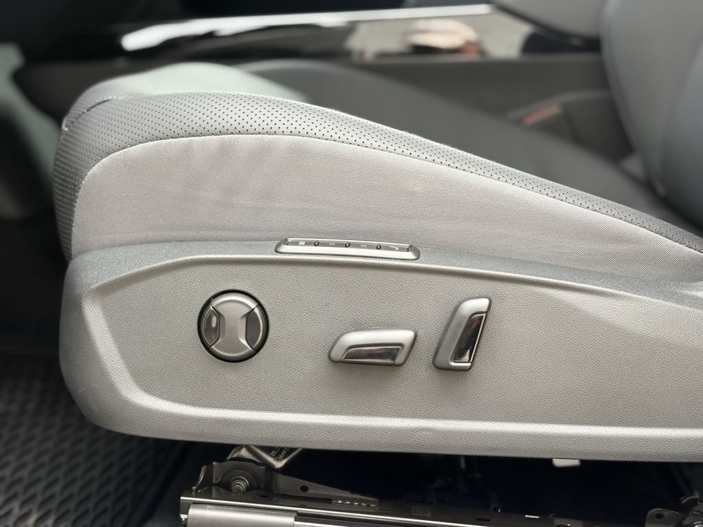 Used 2025 Volkswagen ID.4 Pro S Plus AWD/4WD image 13