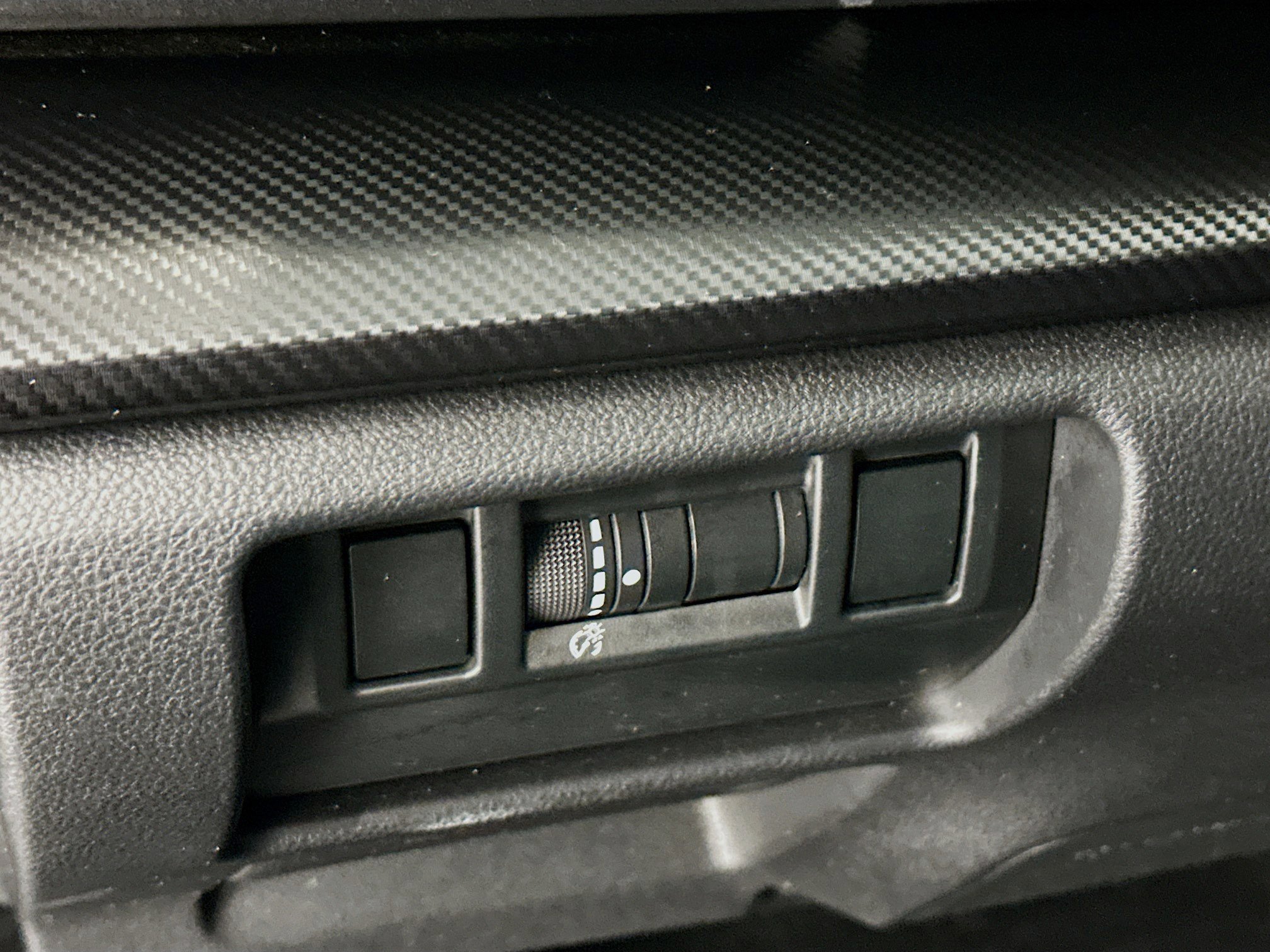 Used 2024 Subaru Crosstrek 2.0i Premium image 17