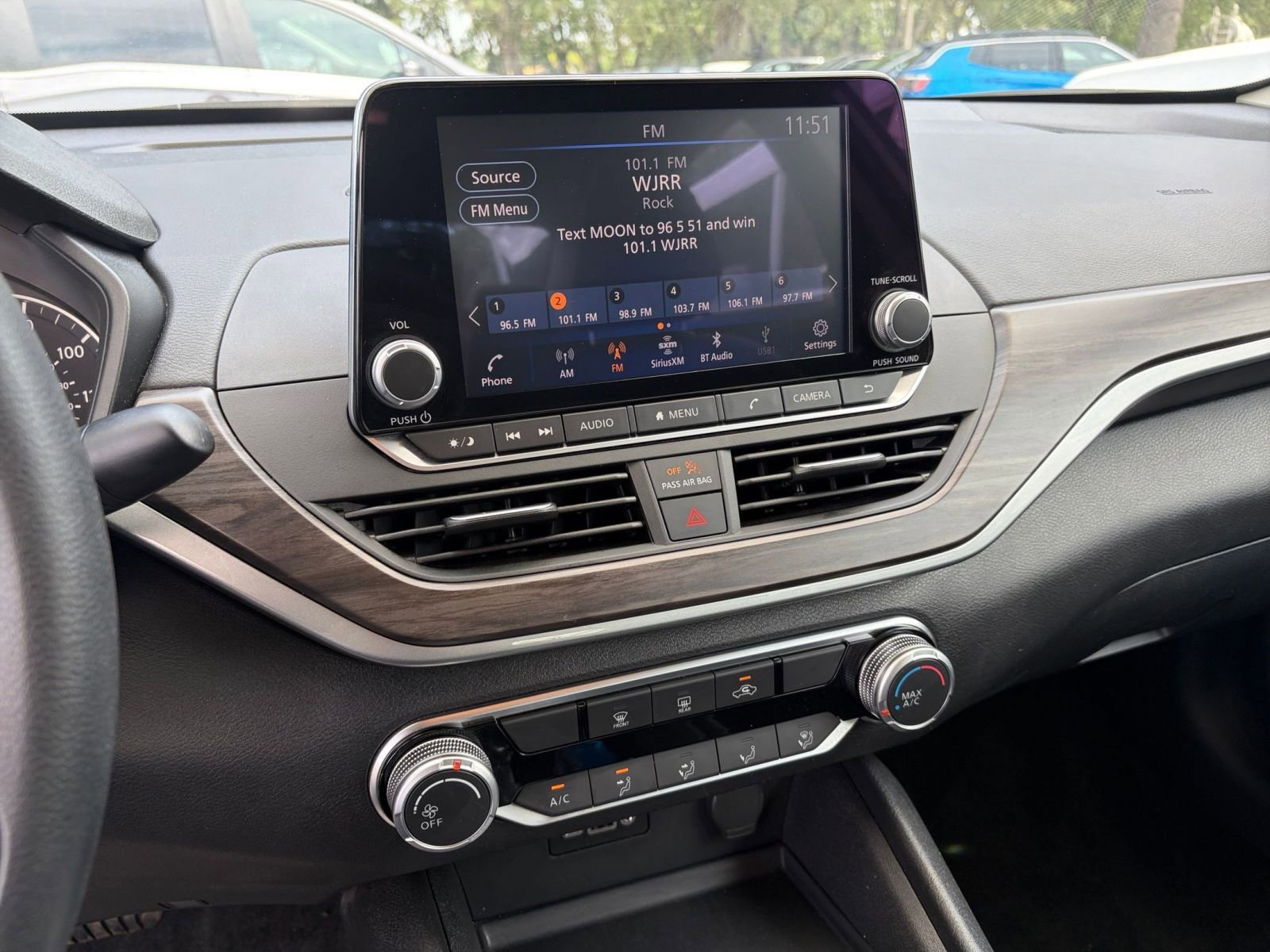 Used 2025 Nissan Altima 2.5 SV FWD image 21