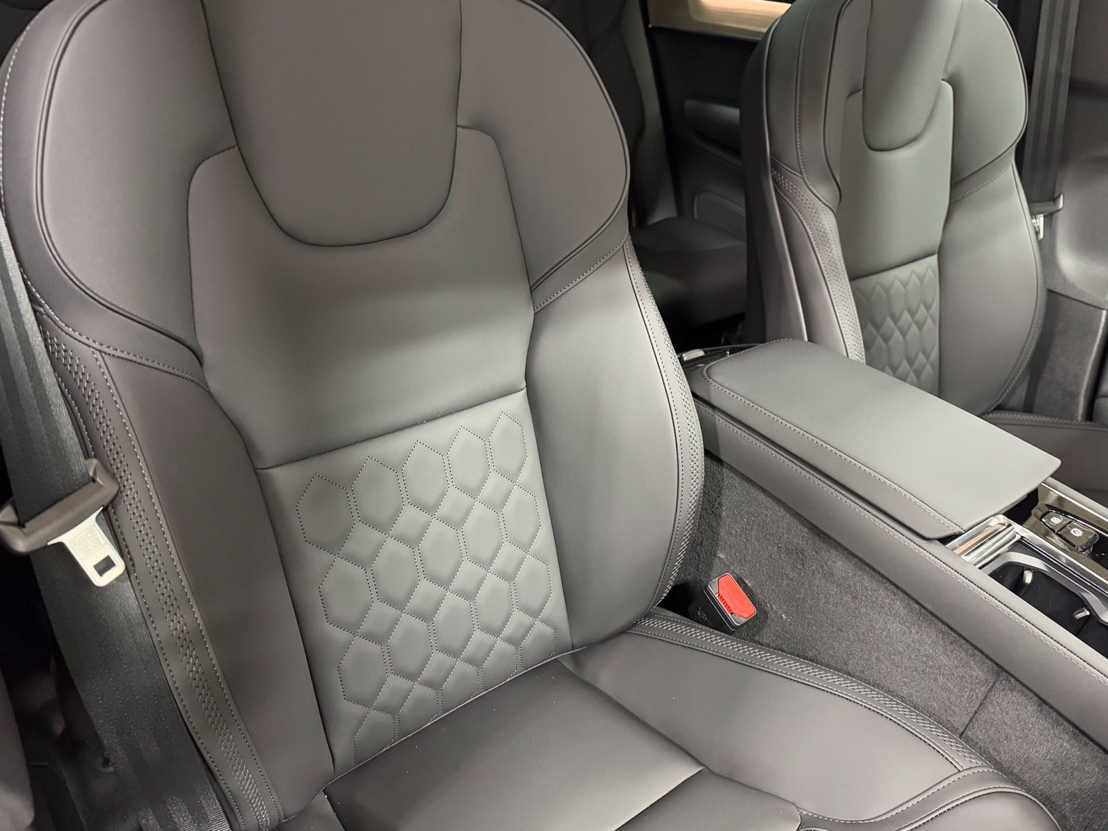 New 2026 Volvo XC90 B6 Plus w/ Protection Package Premier AWD/4WD image 52
