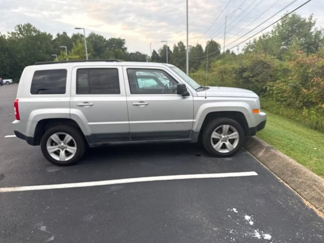 Used 2011 Jeep Patriot Latitude AWD/4WD image 9