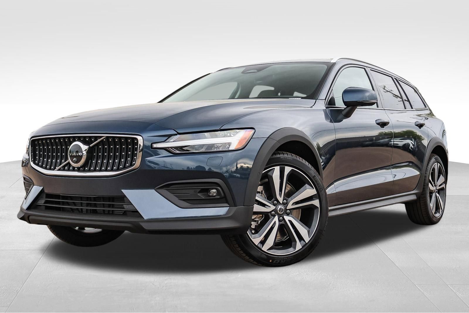 New 2026 Volvo V60 B5 Cross Country Plus w/ Climate Package