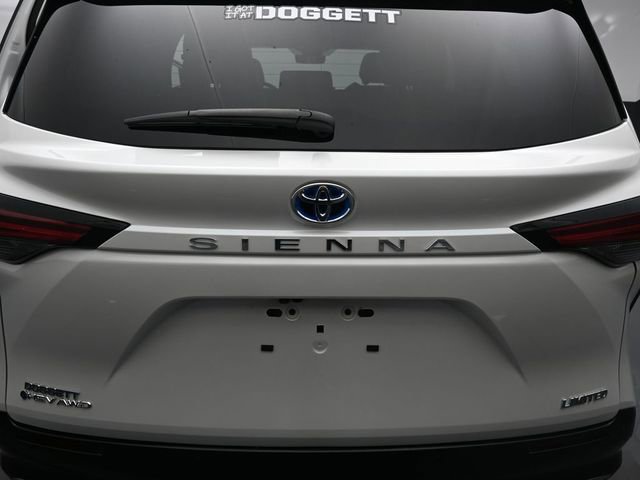 Used 2025 Toyota Sienna Limited image 16