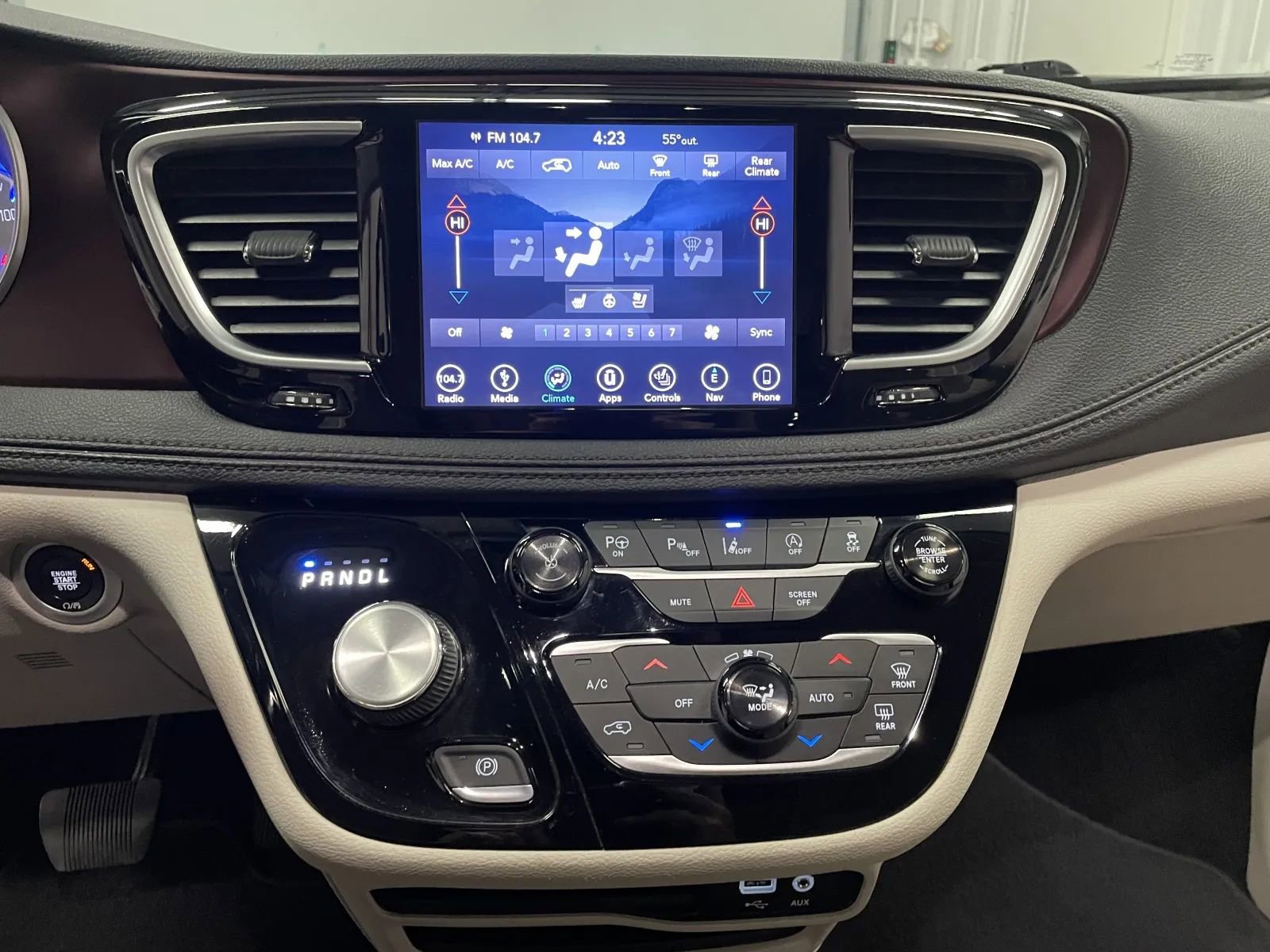 Used 2019 Chrysler Pacifica Limited w/ Tire & Wheel Group image 30