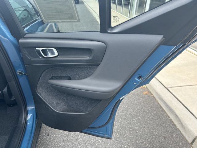 Certified 2025 Volvo XC40 B5 Plus AWD/4WD image 12