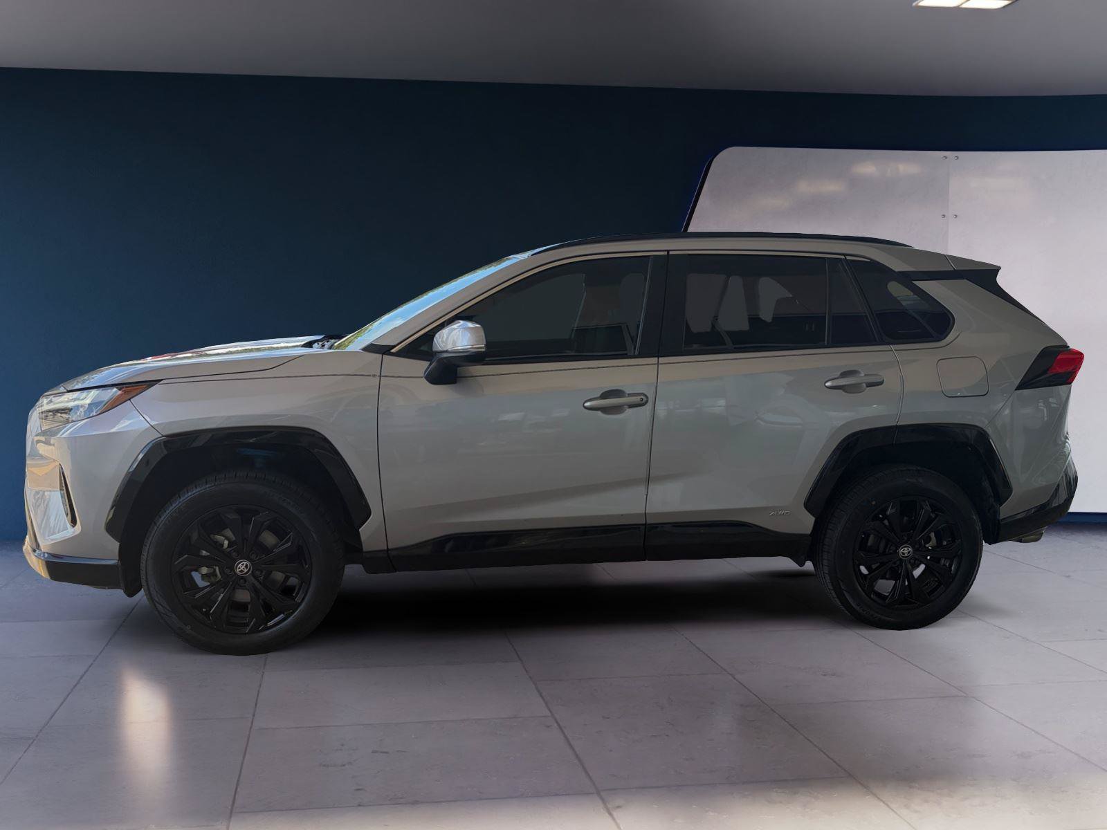 Used 2024 Toyota RAV4 SE AWD/4WD image 2
