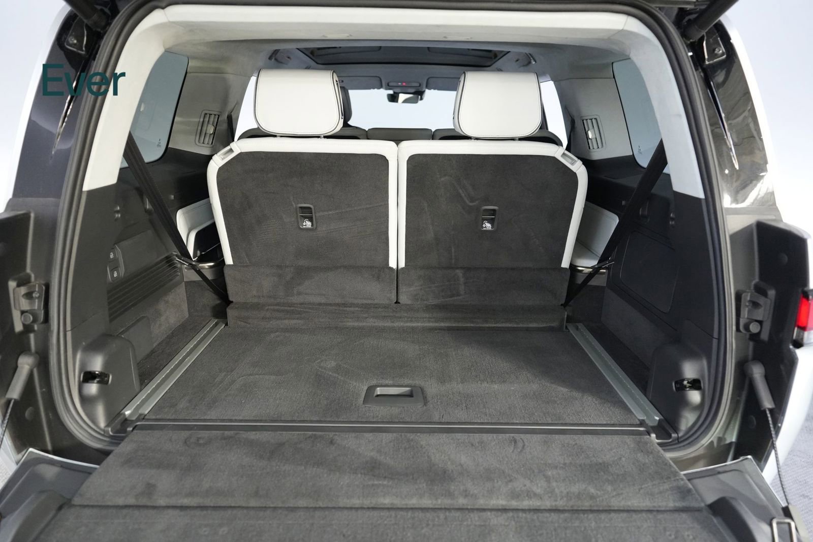 Used 2024 Rivian R1S Adventure AWD/4WD image 8