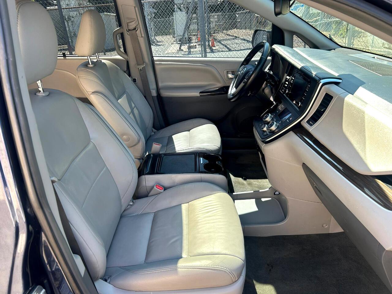 Used 2018 Toyota Sienna XLE AWD/4WD image 16