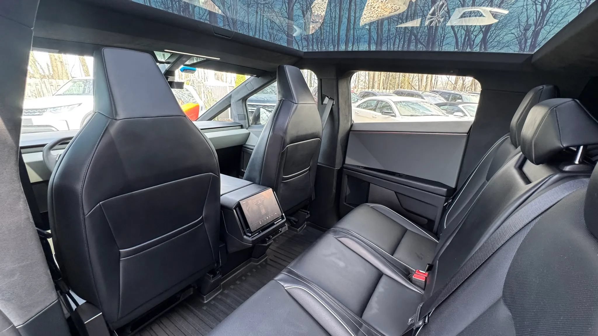 Used 2024 Tesla Cybertruck AWD Crew Cab image 18