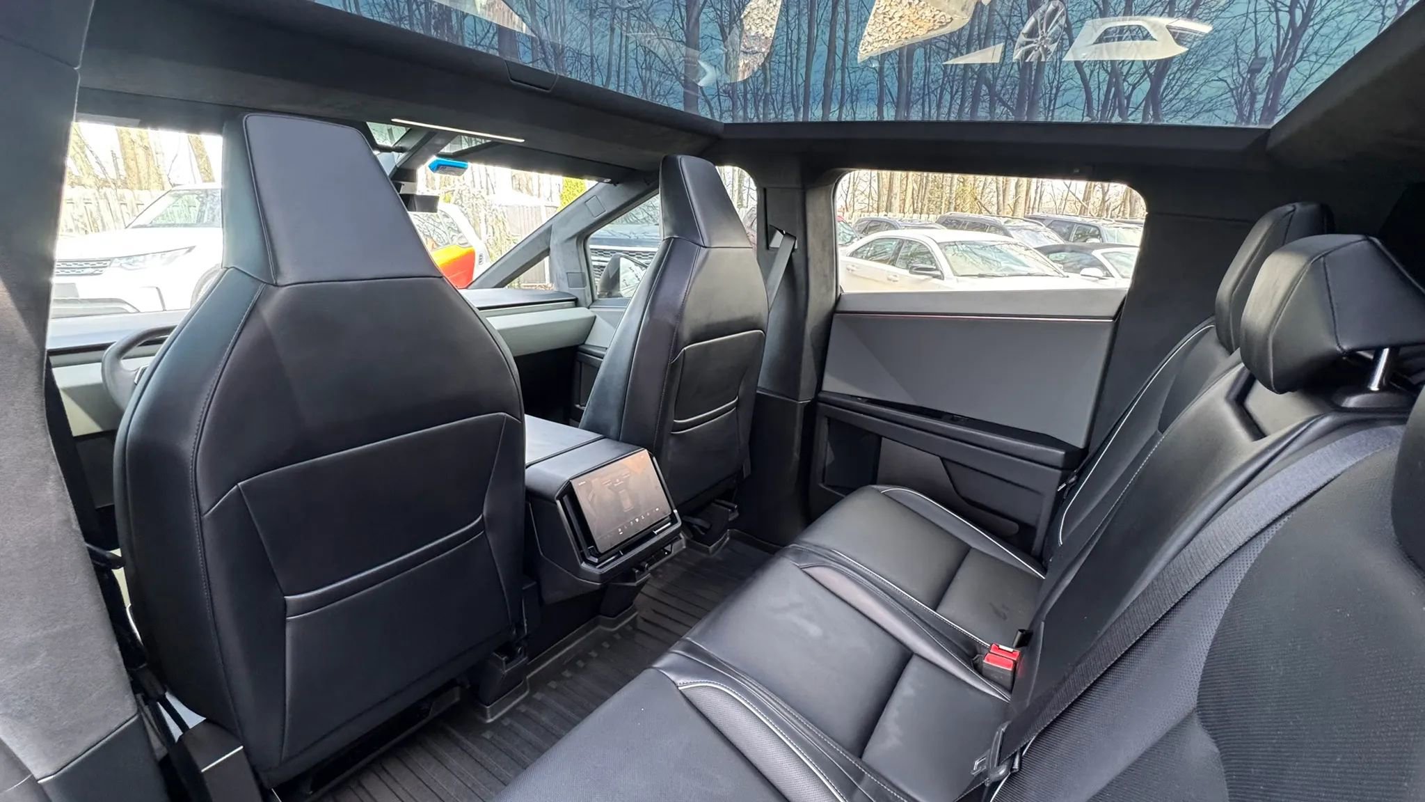 Used 2024 Tesla Cybertruck AWD Crew Cab image 18