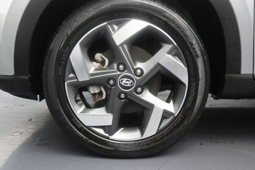 Used 2023 Hyundai Venue SEL w/ Cargo Package FWD image 10