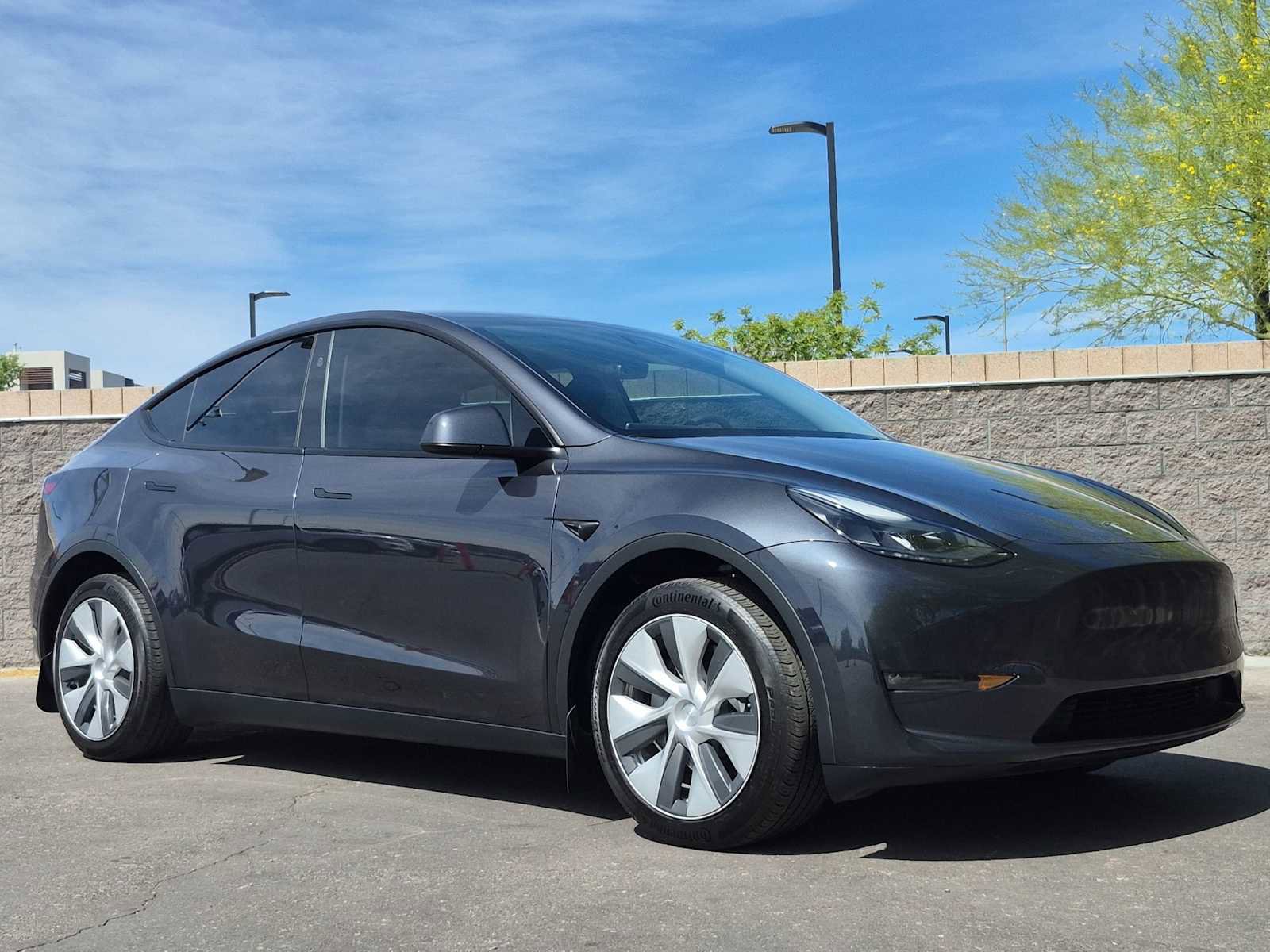 Used 2024 Tesla Model Y Long Range AWD/4WD image 3
