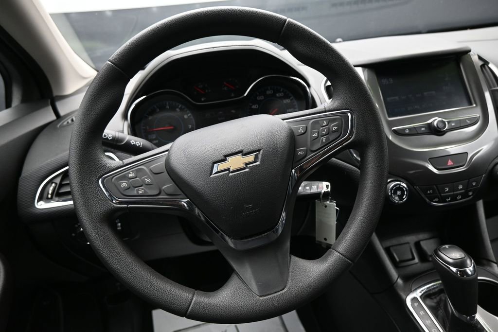 Used 2017 Chevrolet Cruze LT FWD image 14