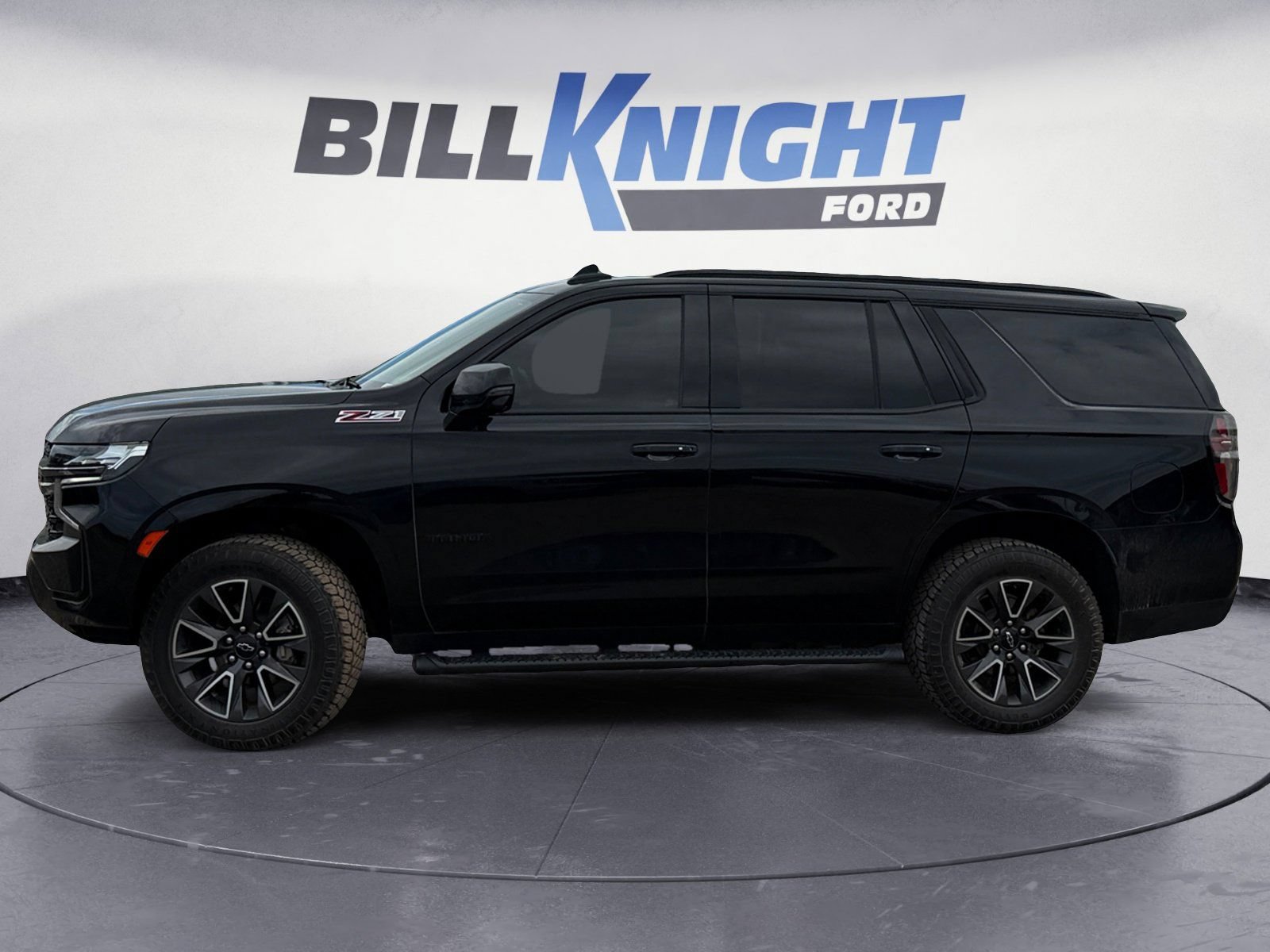 Used 2022 Chevrolet Tahoe Z71 w/ Luxury Package AWD/4WD image 2