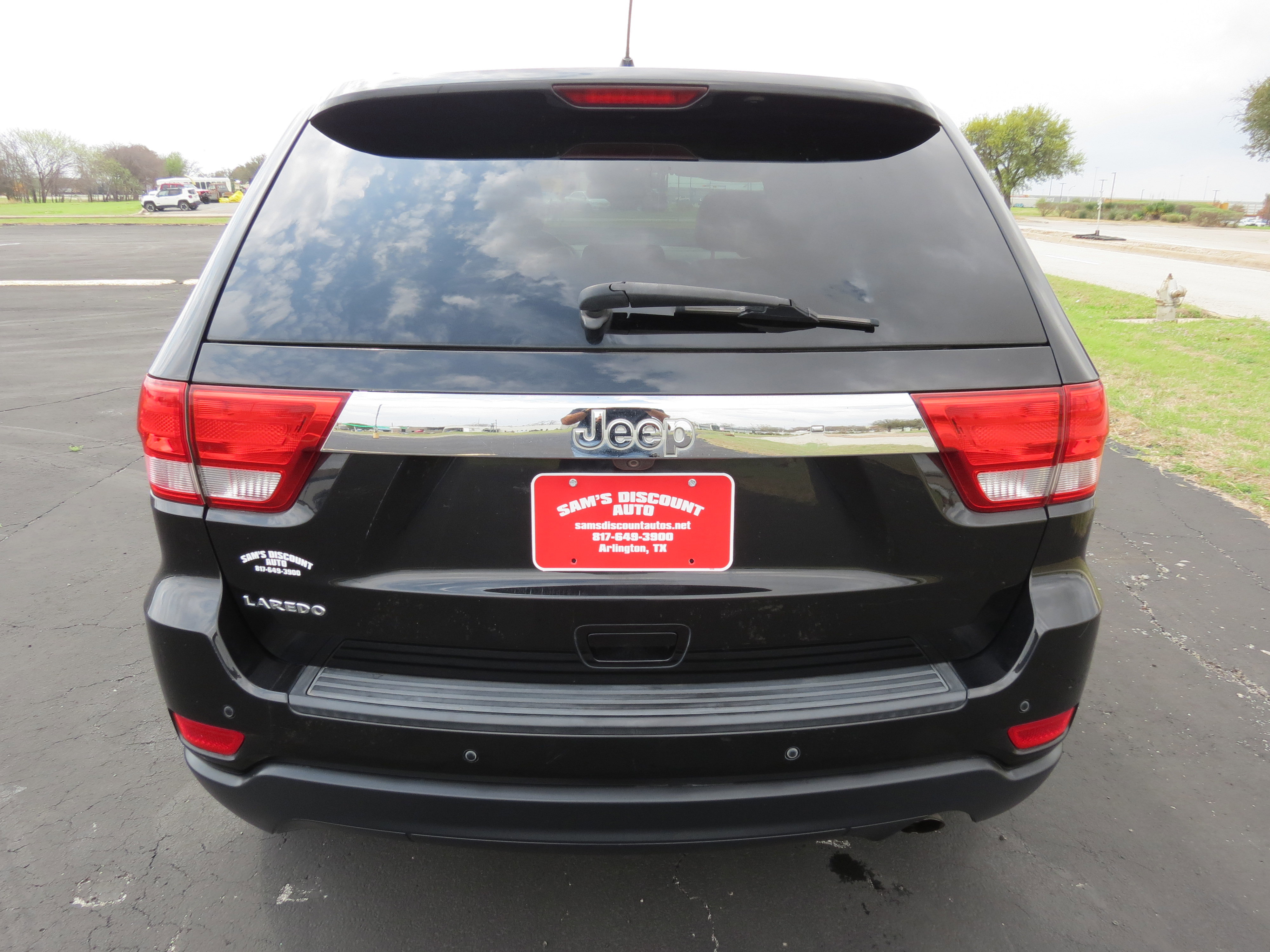 Used 2012 Jeep Grand Cherokee Laredo RWD image 8