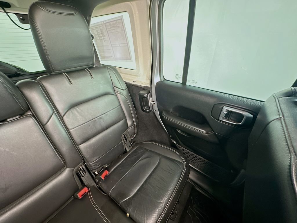 Used 2018 Jeep Wrangler Unlimited Sahara image 14