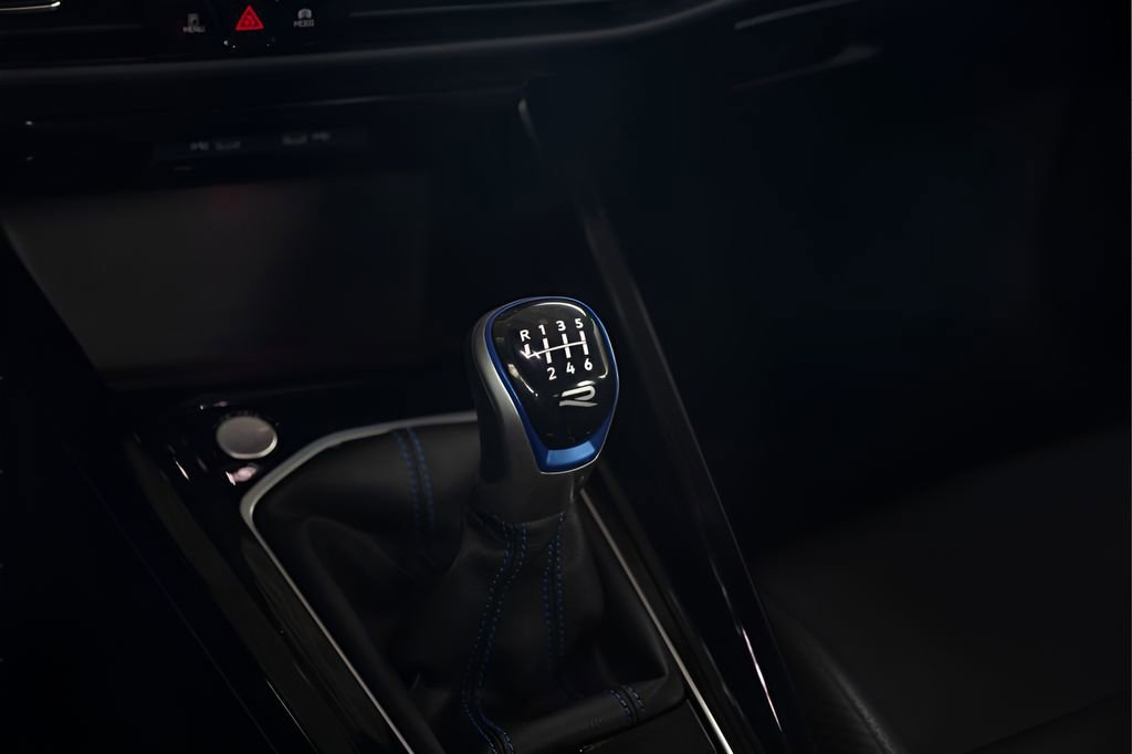 Used 2024 Volkswagen Golf R AWD/4WD image 35