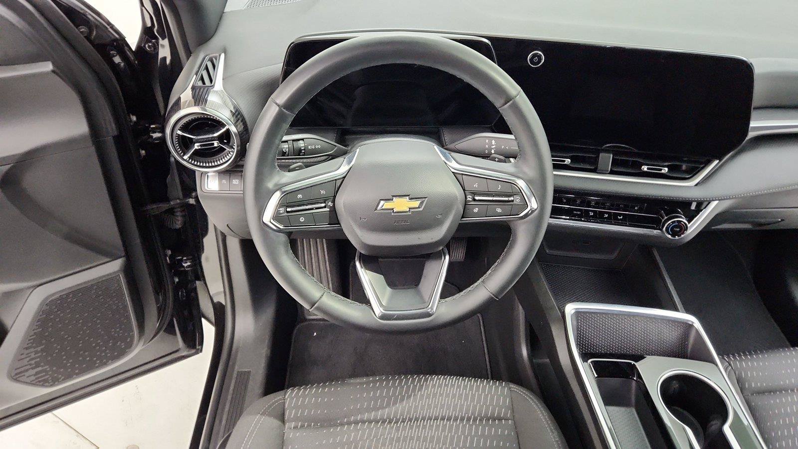 Used 2025 Chevrolet Equinox LT FWD image 21