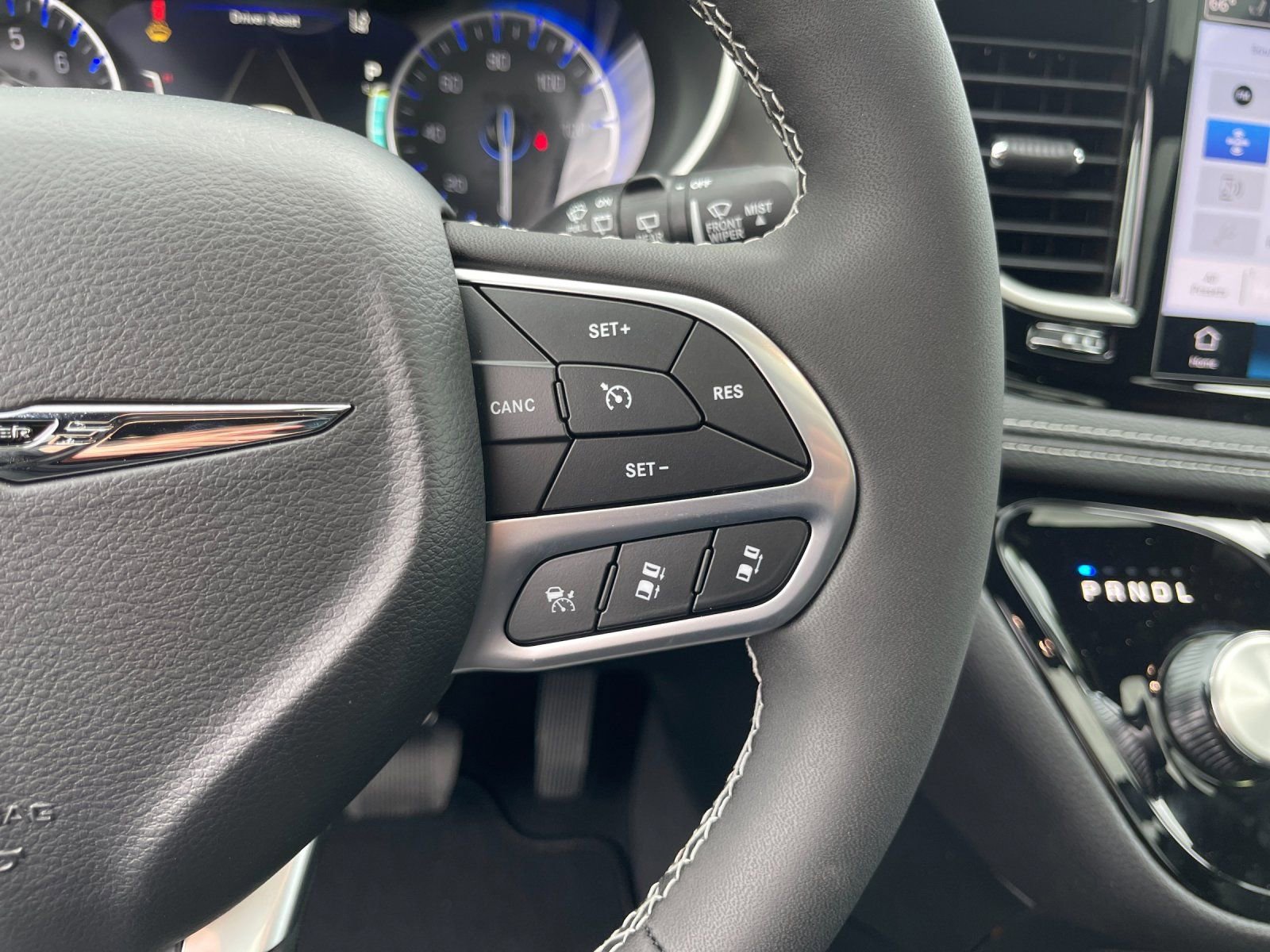 New 2026 Chrysler Pacifica Select AWD/4WD image 28