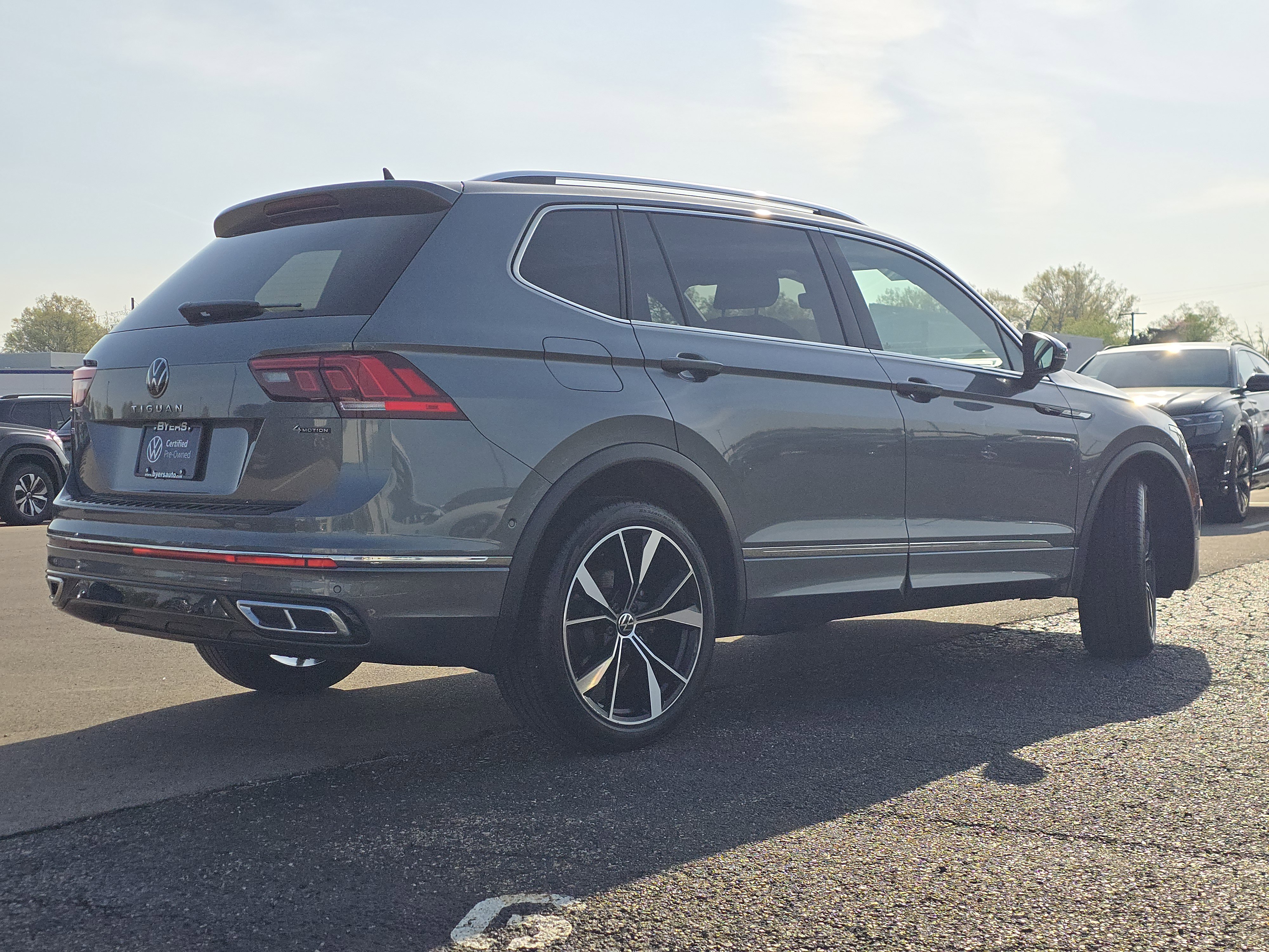 Certified 2023 Volkswagen Tiguan SEL R-Line AWD/4WD image 7