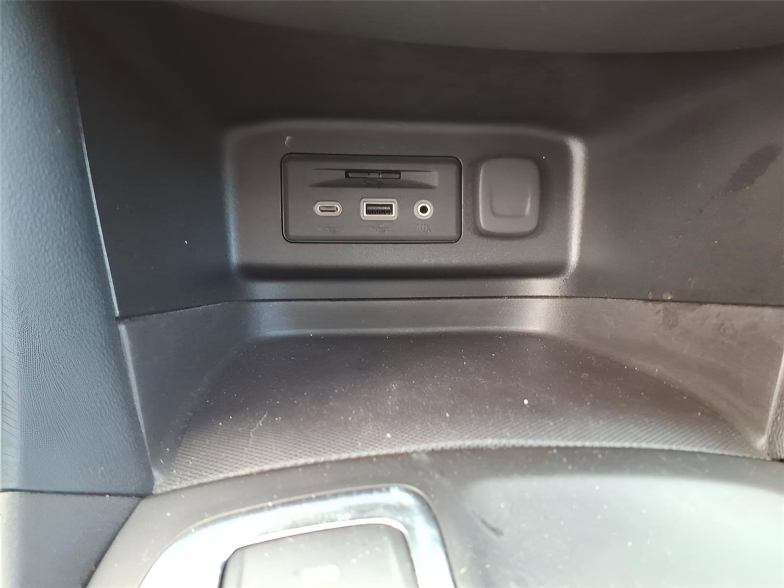 Used 2020 Chevrolet Equinox LT image 24