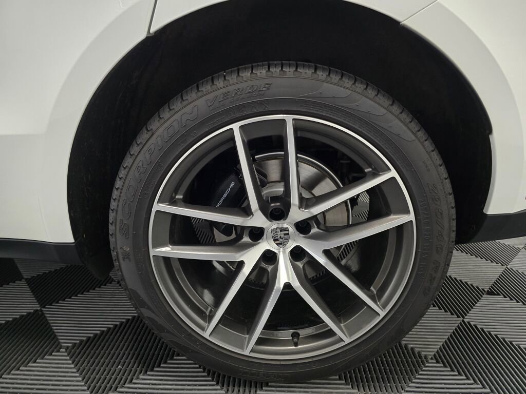 Certified 2025 Porsche Macan image 22