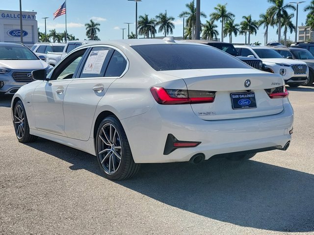 Used 2022 BMW 330e image 4