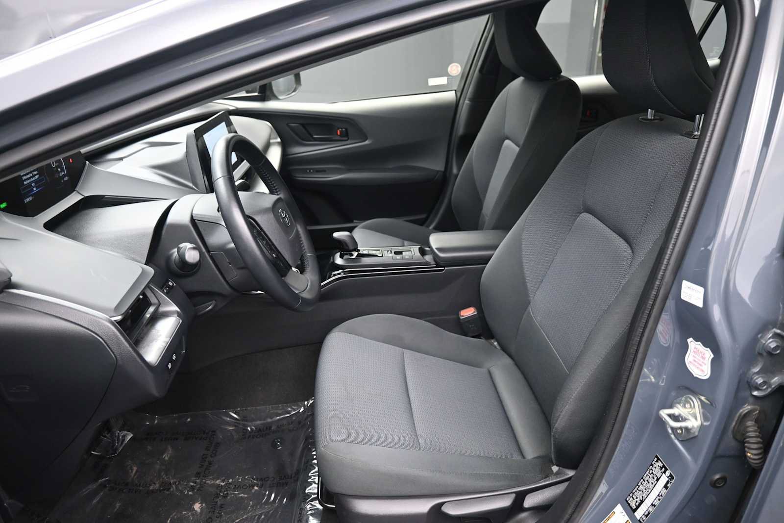 Certified 2025 Toyota Prius LE FWD image 19