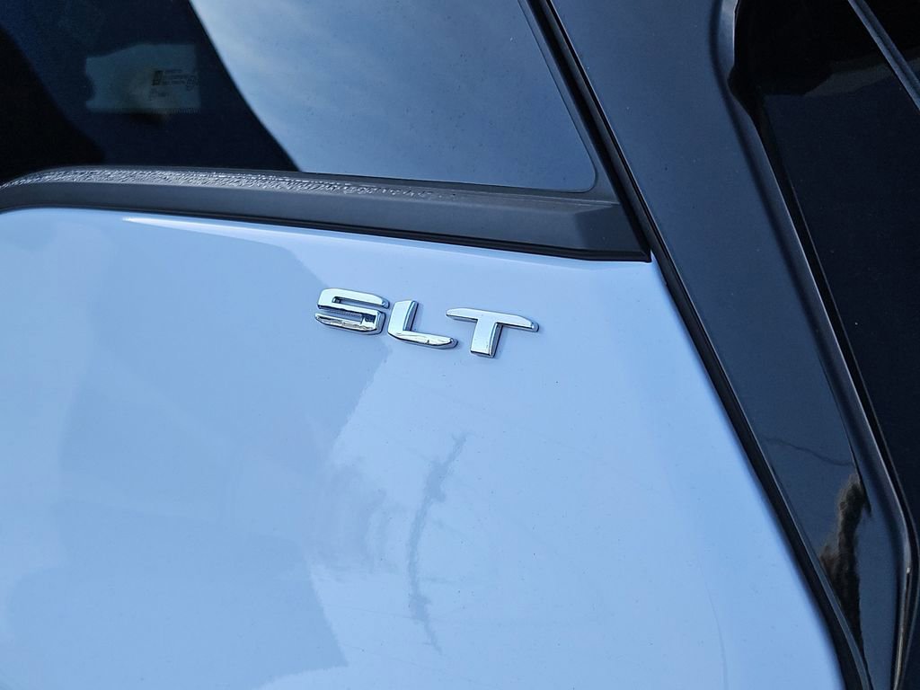 Used 2024 GMC Terrain SLT image 33