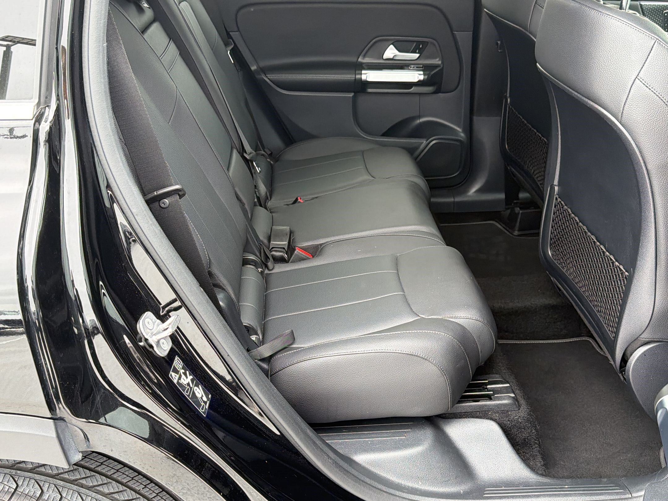 Used 2025 Mercedes-Benz GLB 250 4MATIC image 28