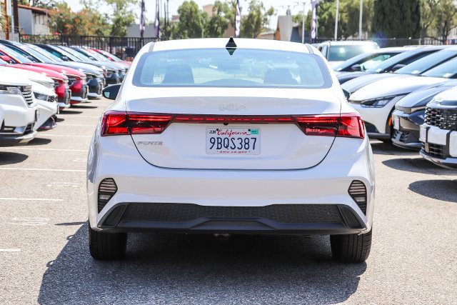 Used 2022 Kia Forte LXS w/ LXS Technology Package FWD image 7
