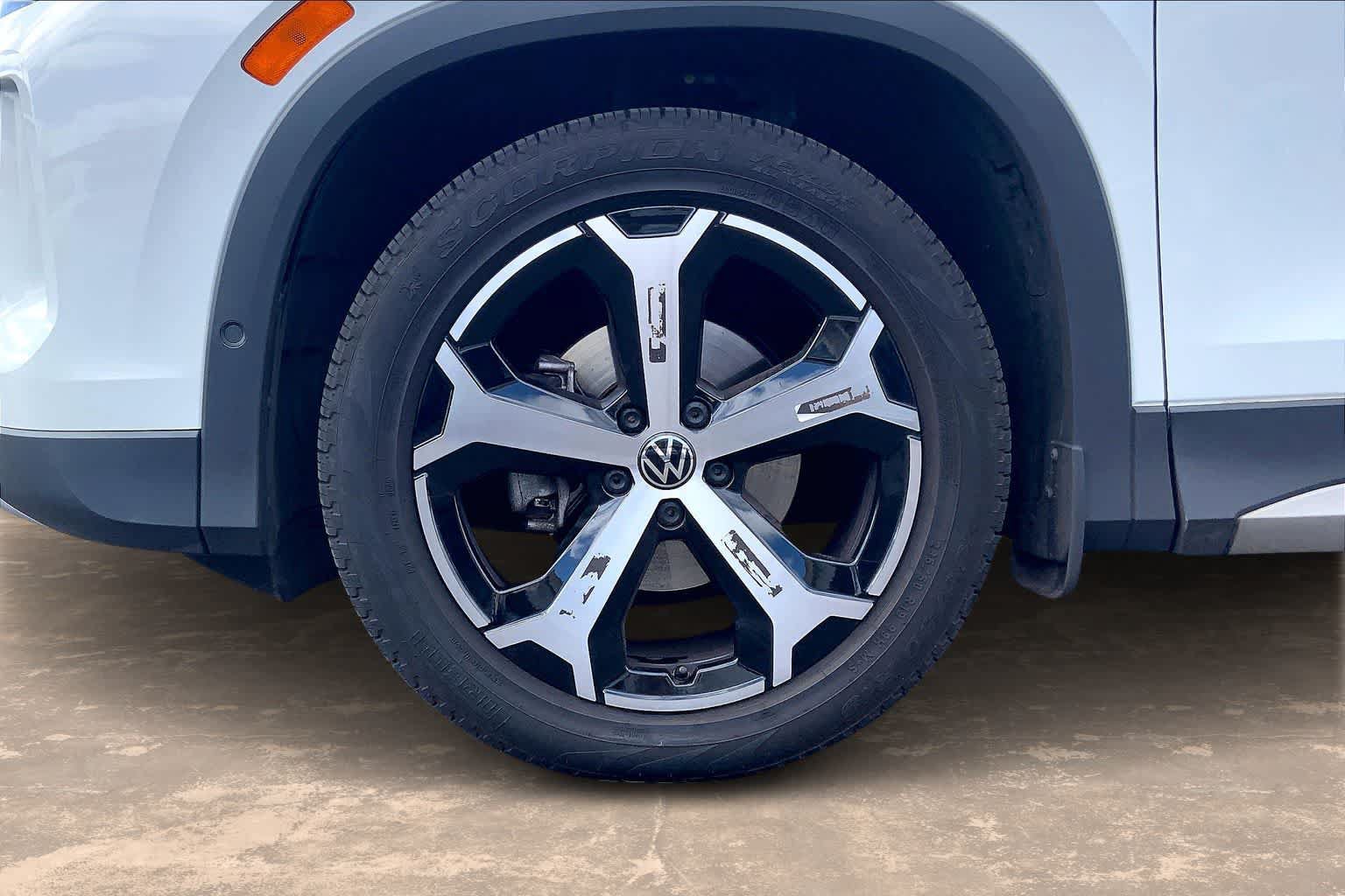 Certified 2026 Volkswagen Tiguan SE FWD image 8