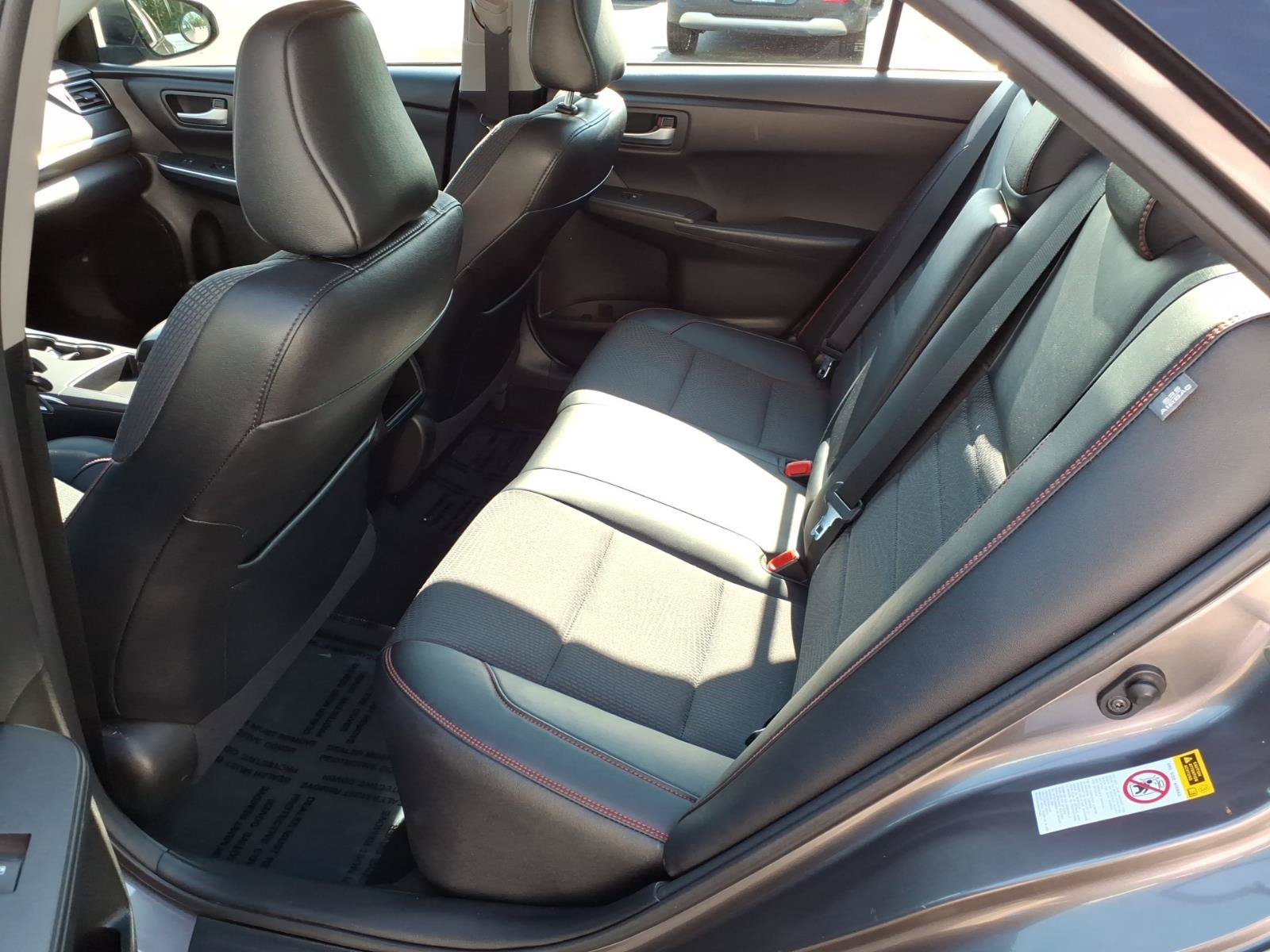 Used 2016 Toyota Camry SE FWD image 6