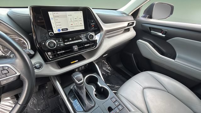 Used 2023 Toyota Highlander XLE FWD image 25