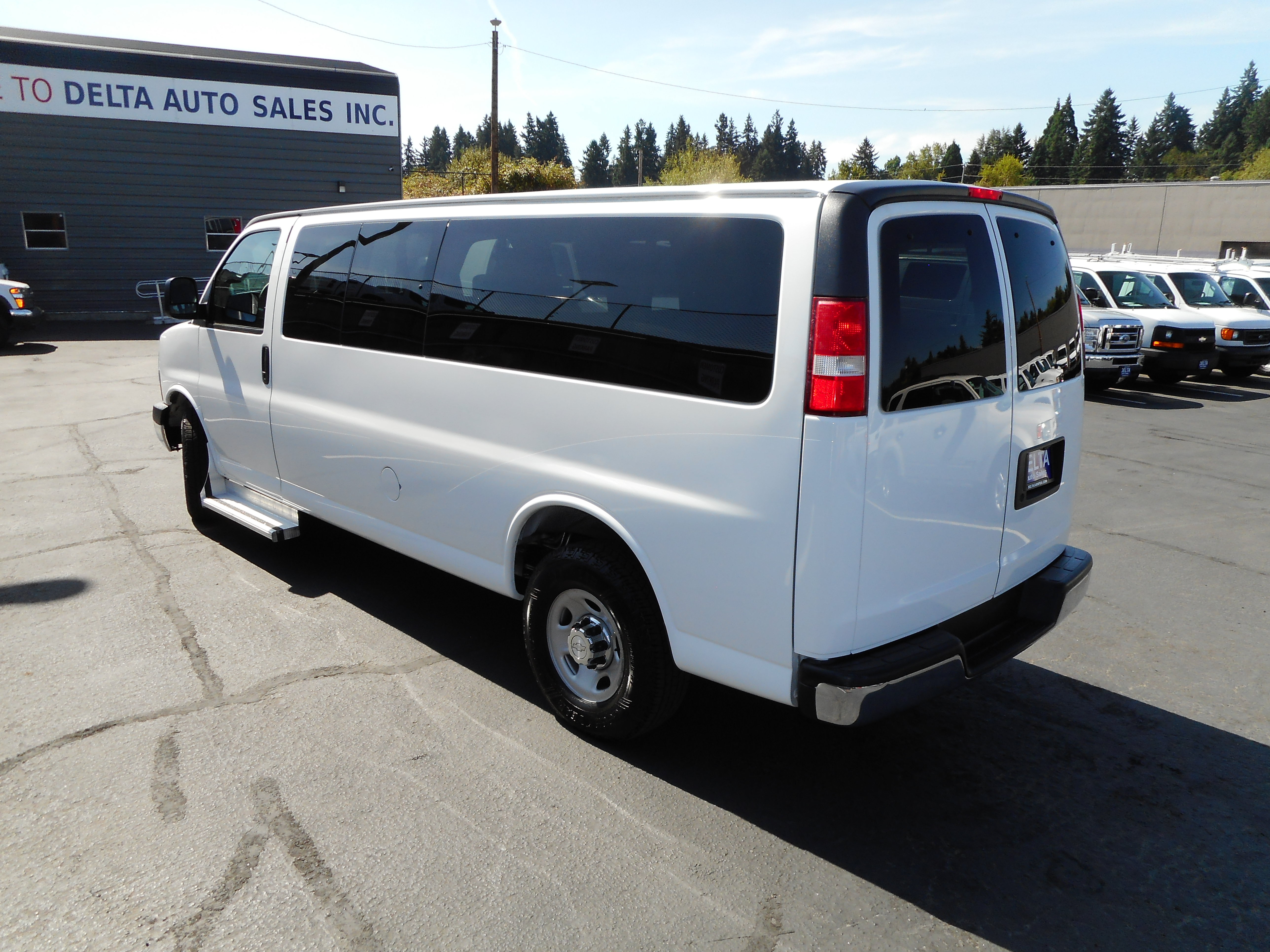 Used 2016 Chevrolet Express 3500 LT w/ LT Preferred Equipment Group RWD image 10