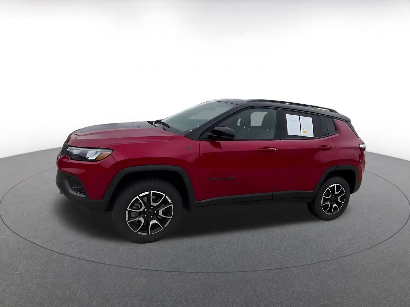 Used 2025 Jeep Compass Trailhawk AWD/4WD image 6