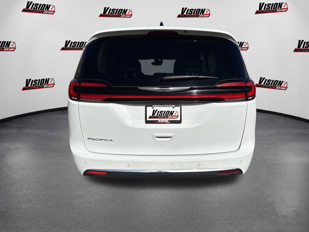 Used 2024 Chrysler Pacifica Touring-L FWD image 6