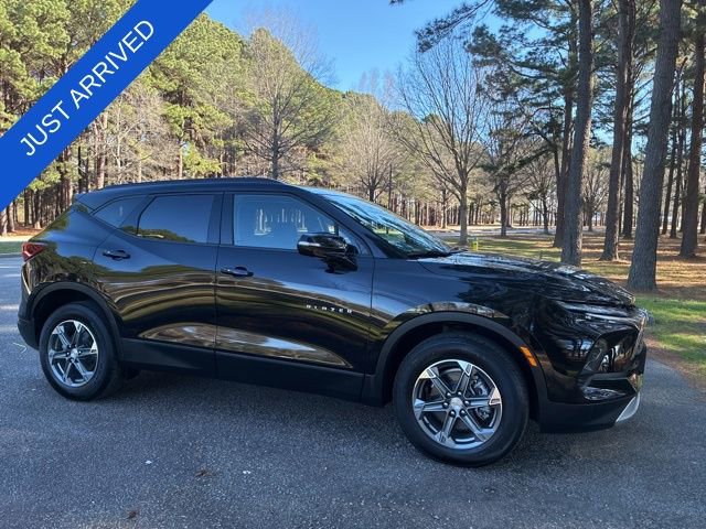 Used 2024 Chevrolet Blazer LT w/ Sound & Technology Package AWD/4WD image 2