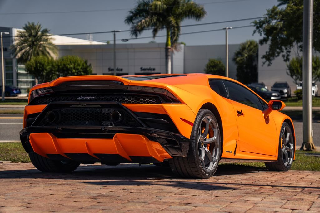 Used 2021 Lamborghini Huracan EVO RWD image 5