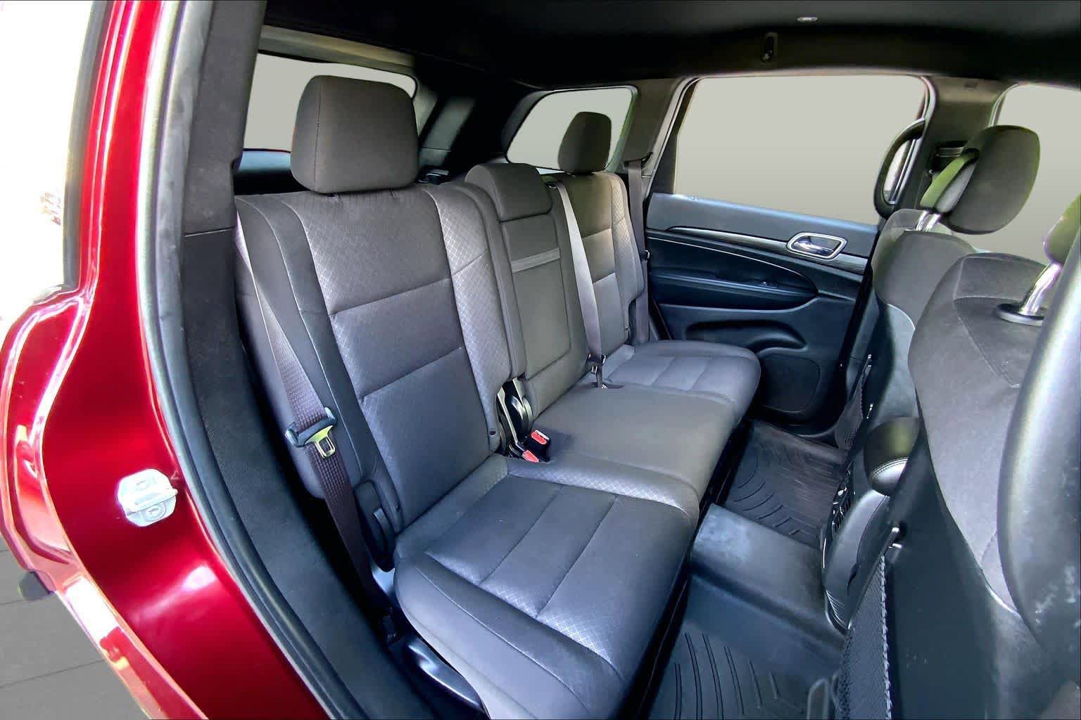 Used 2020 Jeep Grand Cherokee Laredo AWD/4WD image 20