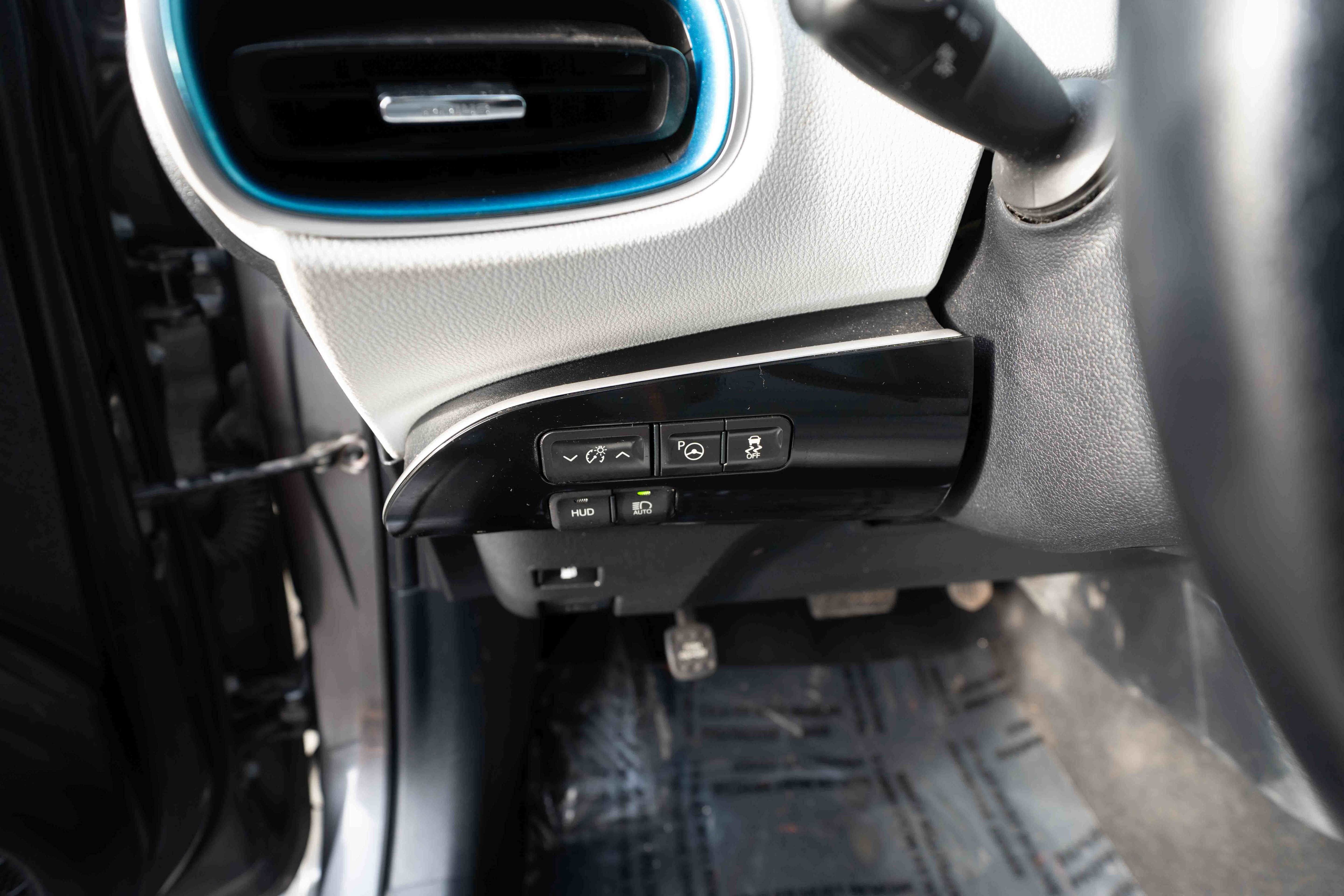 Used 2017 Toyota Prius Four image 11